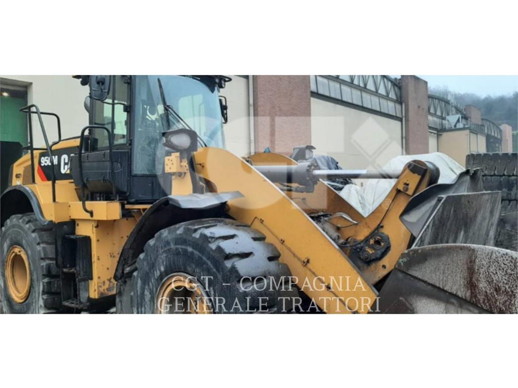 CAT 950M لوادر بعجل