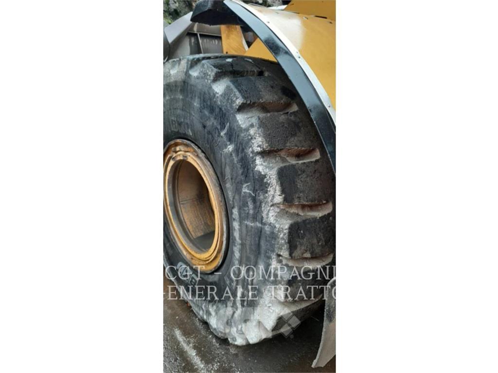 CAT 950M لوادر بعجل