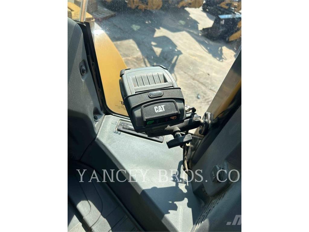 CAT 950M لوادر بعجل