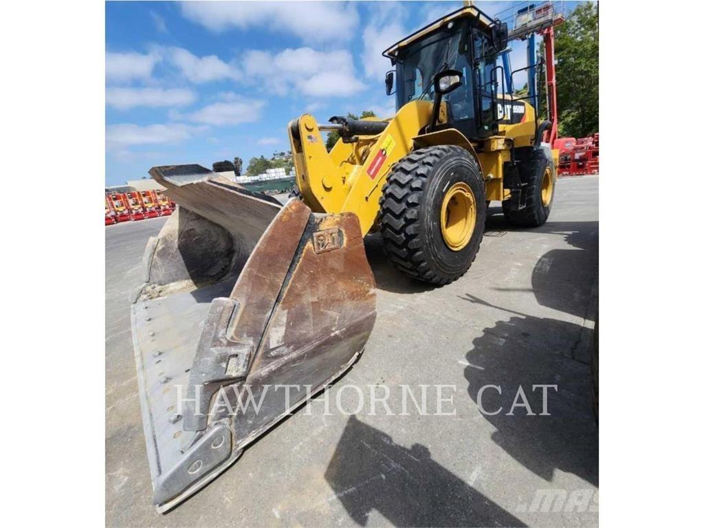 CAT 950M لوادر بعجل