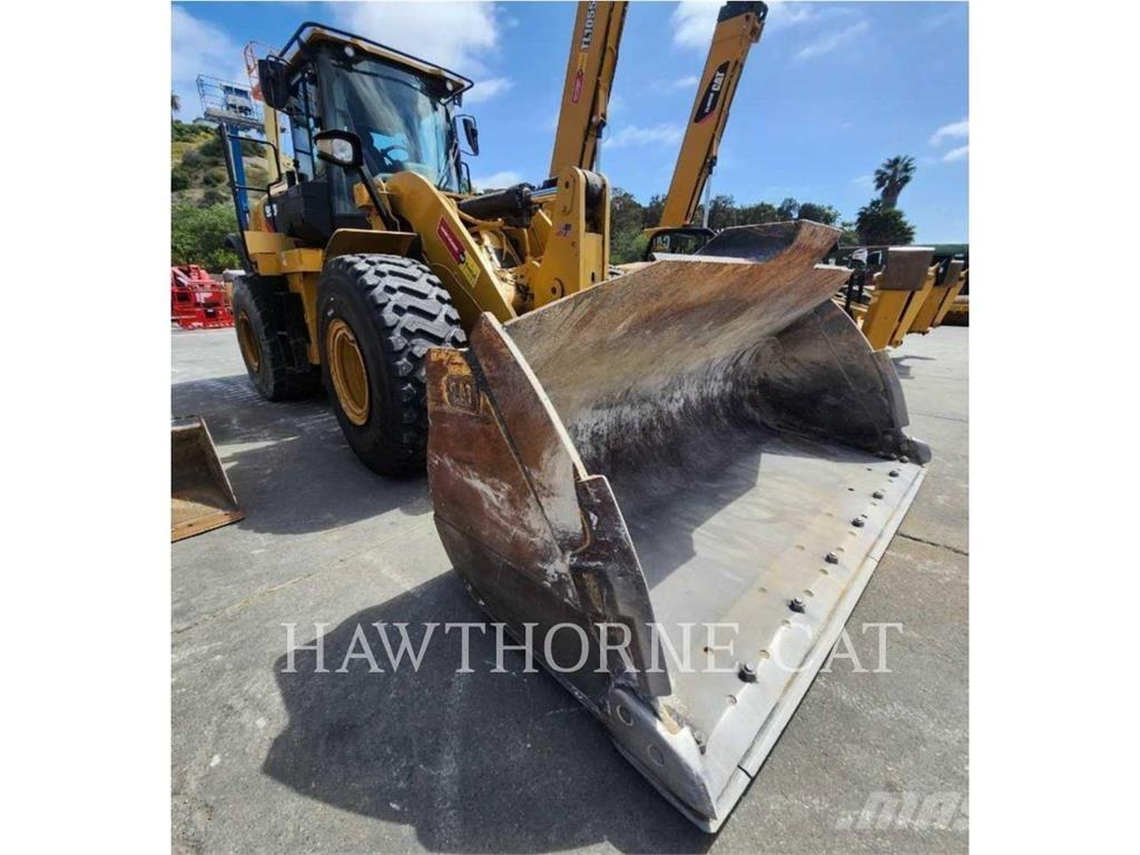 CAT 950M لوادر بعجل