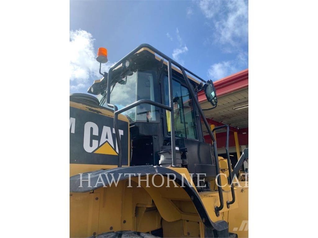 CAT 950M لوادر بعجل