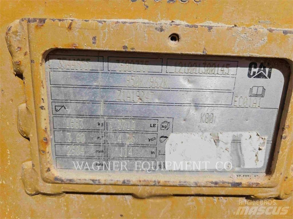 CAT 950M لوادر بعجل