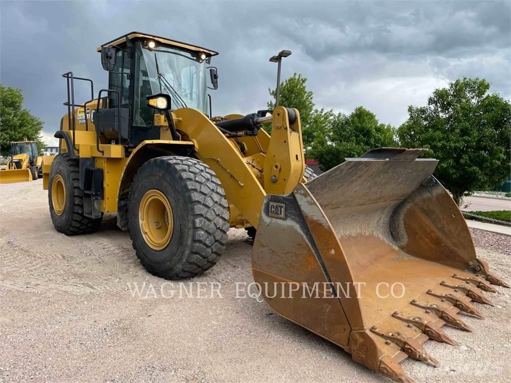 CAT 950M لوادر بعجل