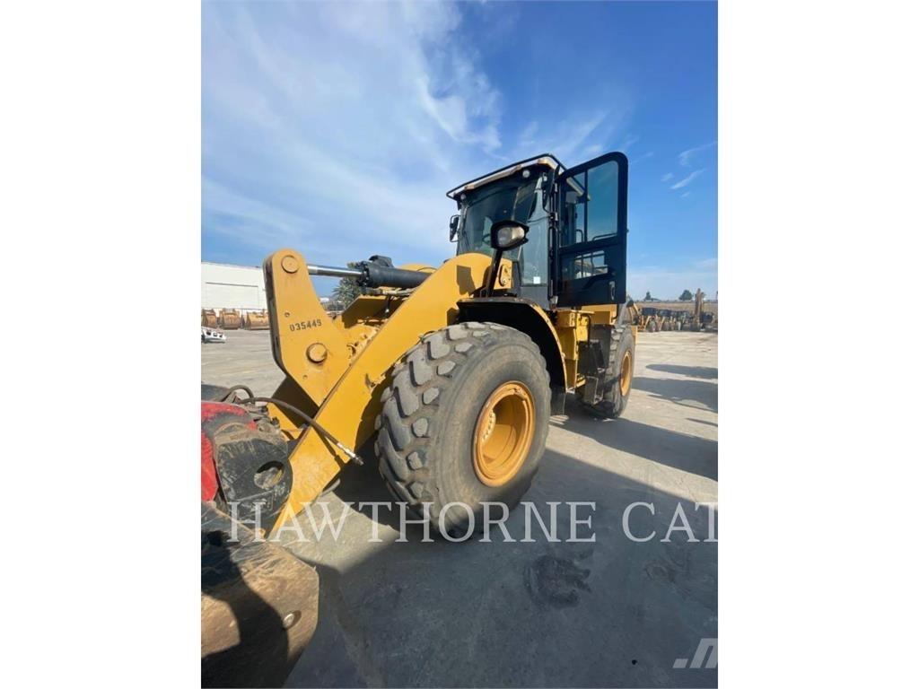 CAT 950M لوادر بعجل