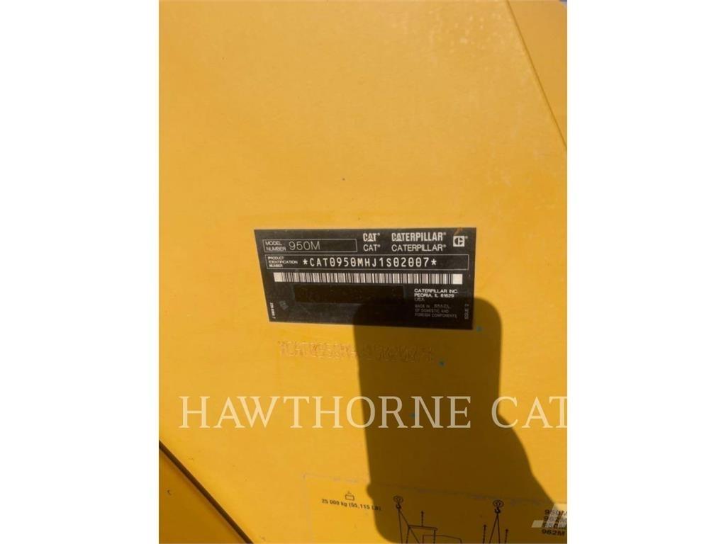 CAT 950M لوادر بعجل