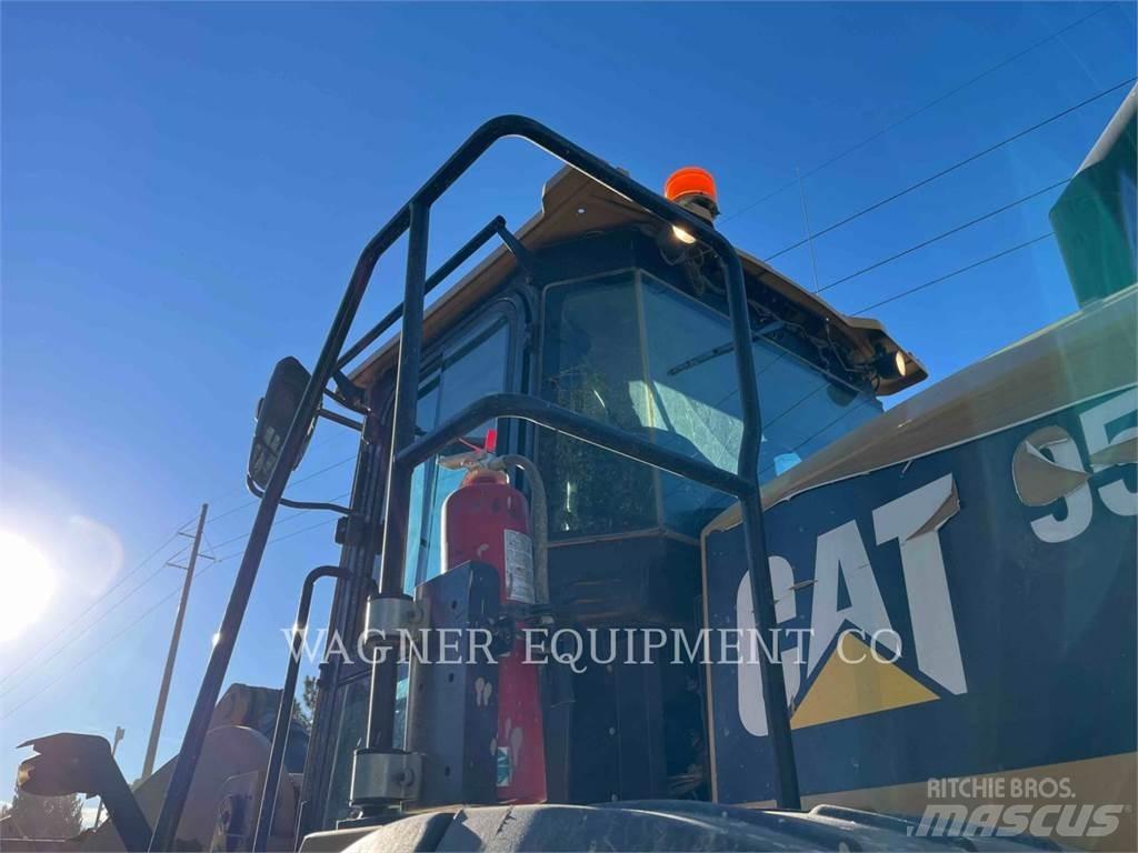 CAT 950M FC لوادر بعجل