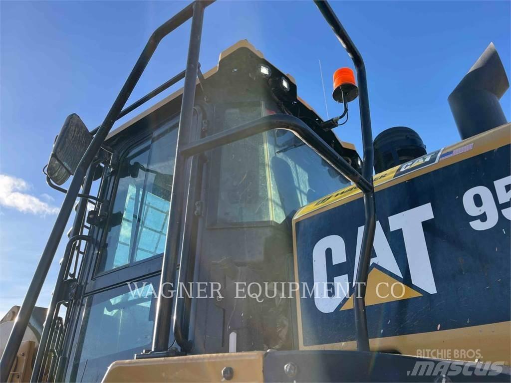 CAT 950M FC لوادر بعجل