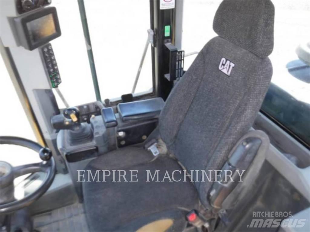 CAT 950M FC لوادر بعجل