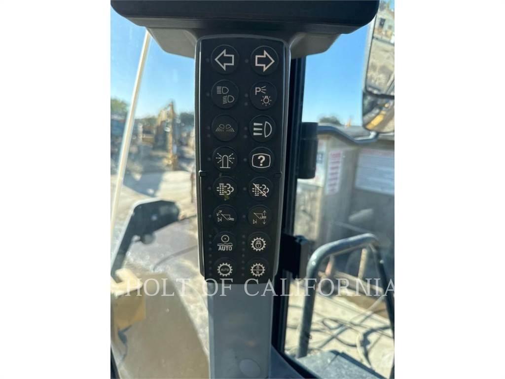 CAT 950M HL لوادر بعجل