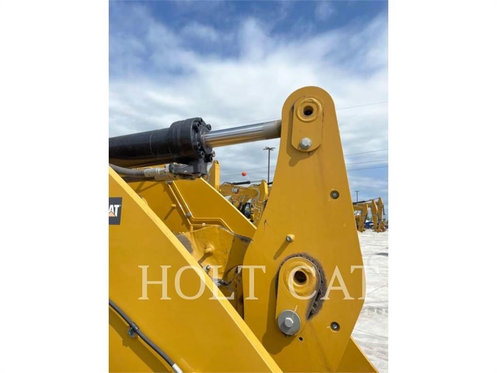 CAT 950M QC لوادر بعجل