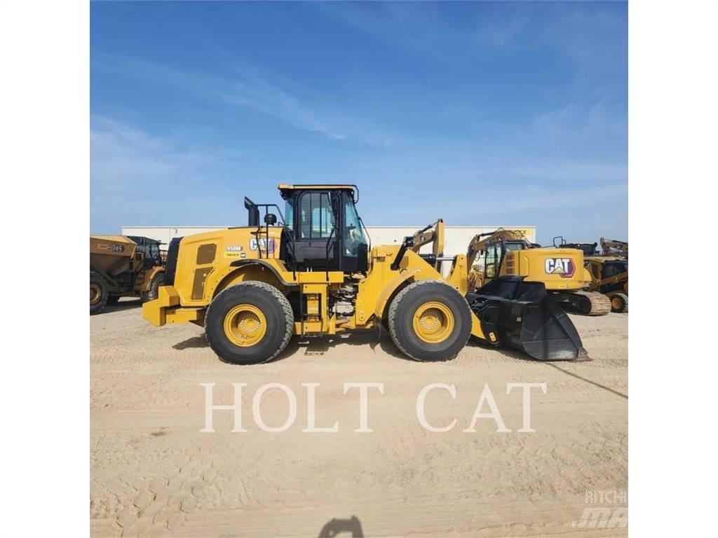CAT 950M QC لوادر بعجل