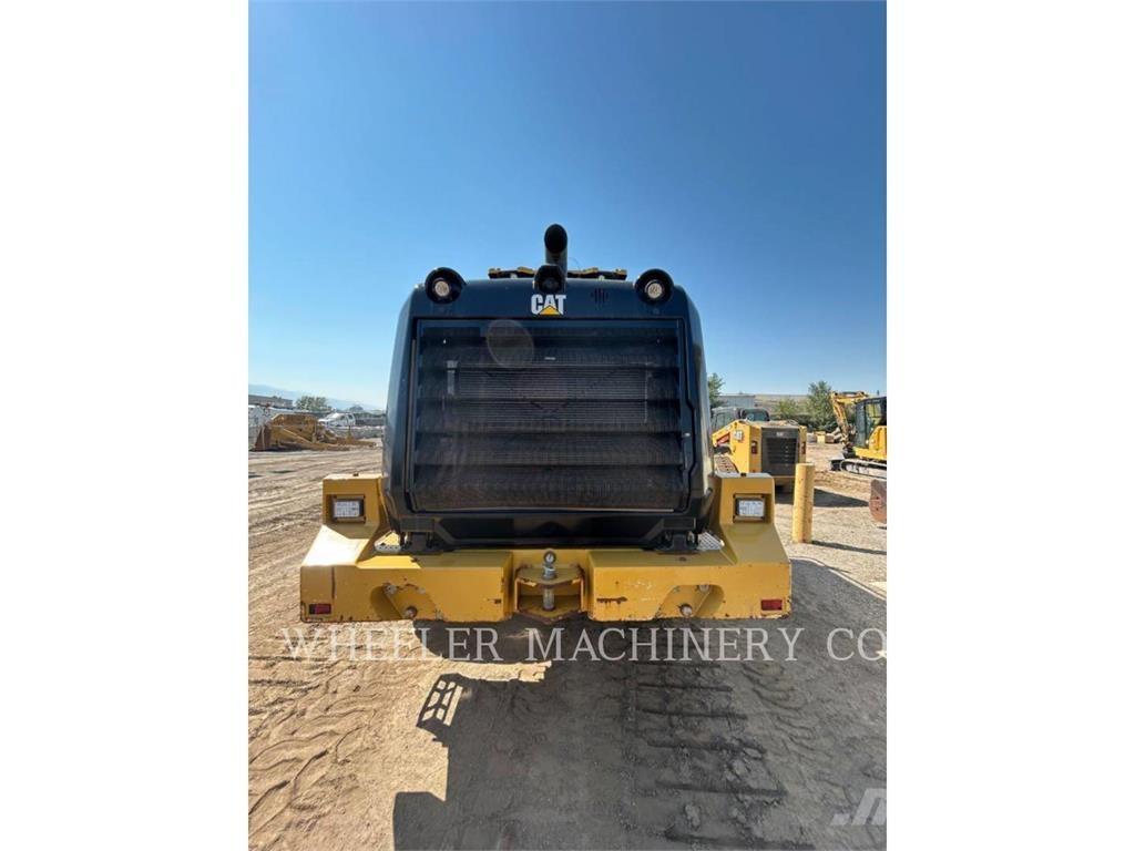 CAT 950M QC لوادر بعجل