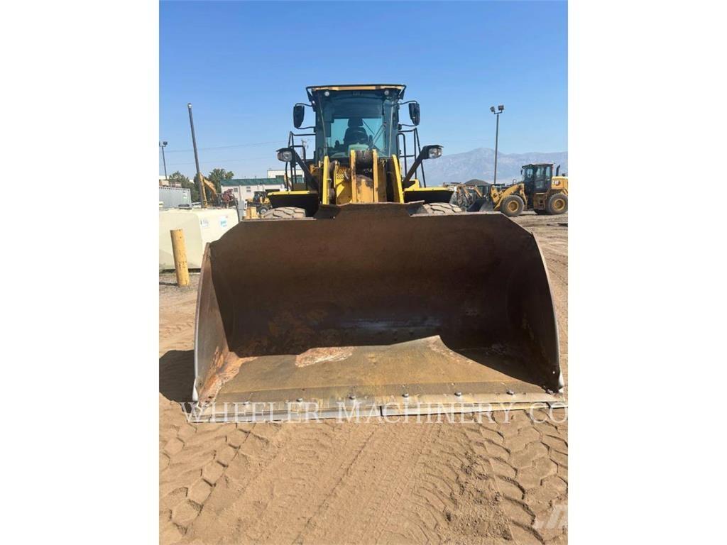 CAT 950M QC لوادر بعجل