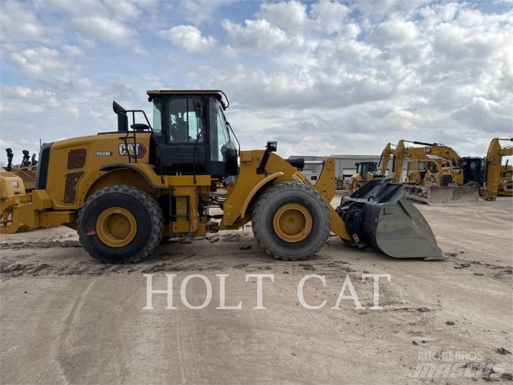 CAT 950M QC لوادر بعجل