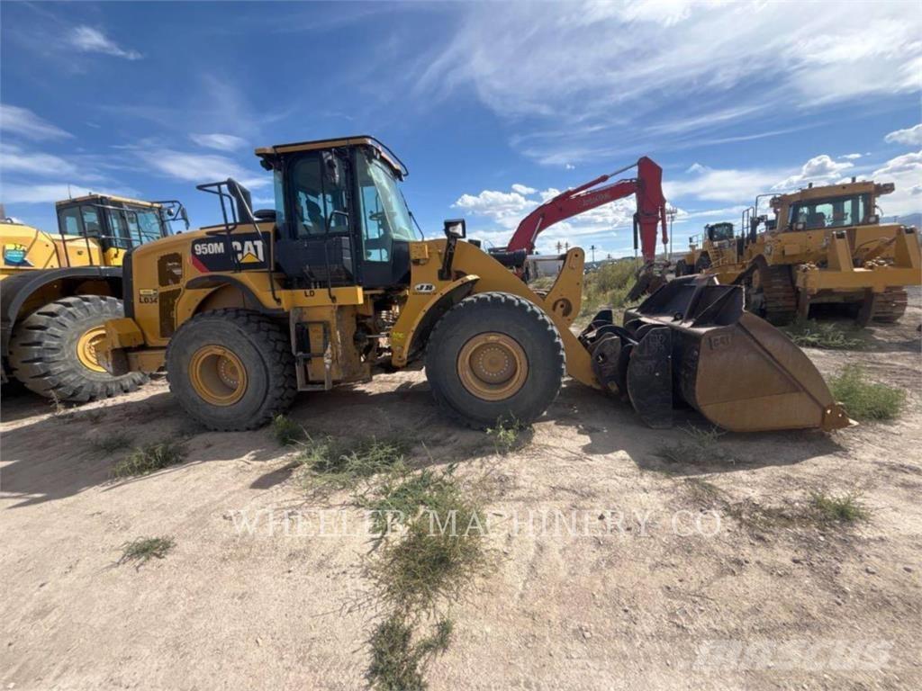 CAT 950M QC لوادر بعجل