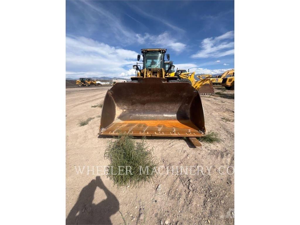 CAT 950M QC لوادر بعجل