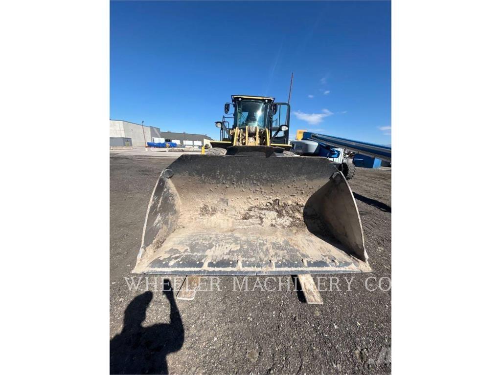 CAT 950M QC لوادر بعجل