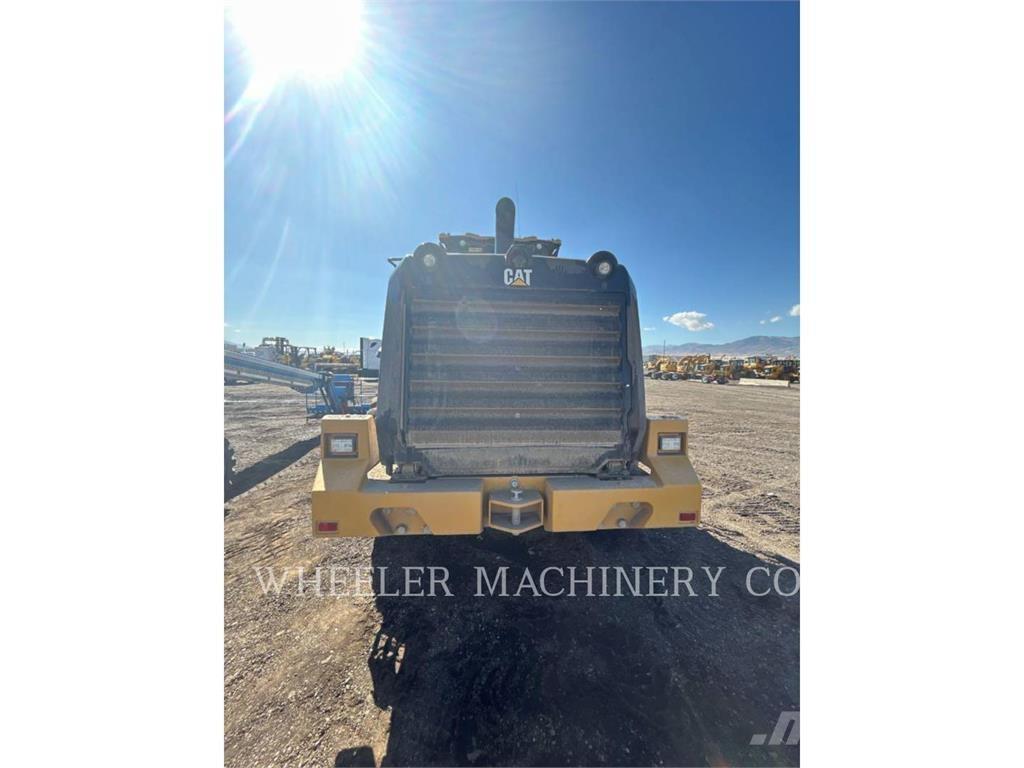 CAT 950M QC لوادر بعجل