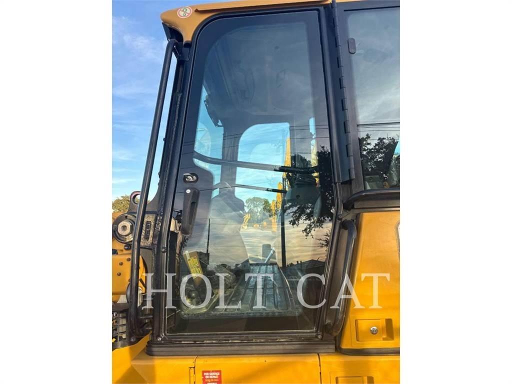 CAT 953 لوادر زحافة
