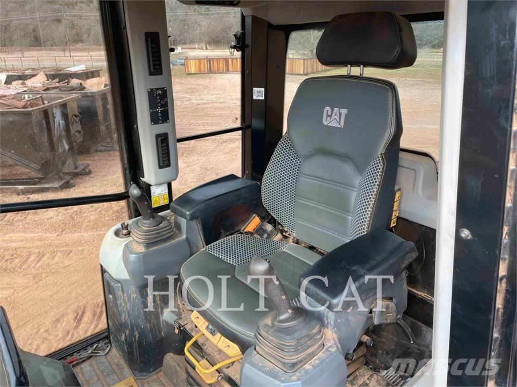 CAT 953 QC لوادر زحافة