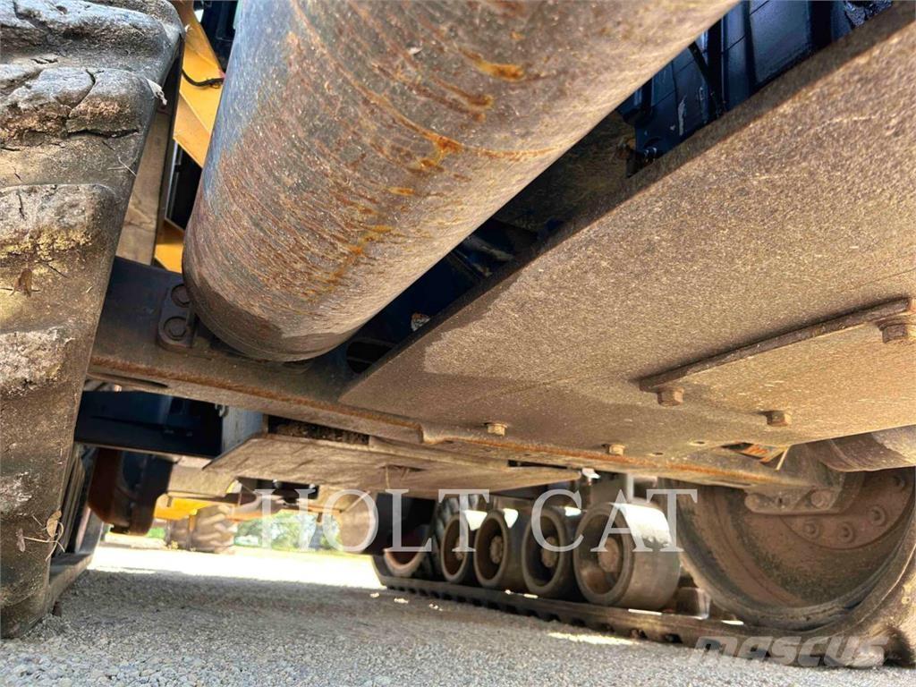 CAT 95E الجرارات