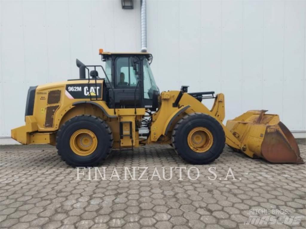 CAT 962M لوادر بعجل