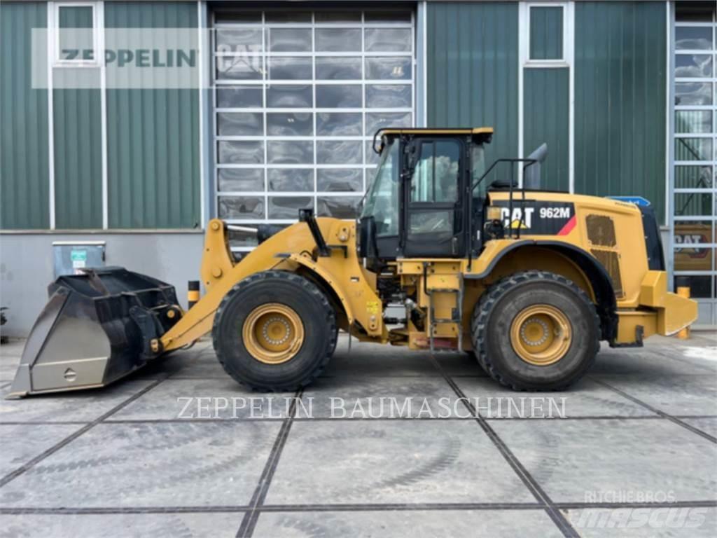 CAT 962M لوادر بعجل