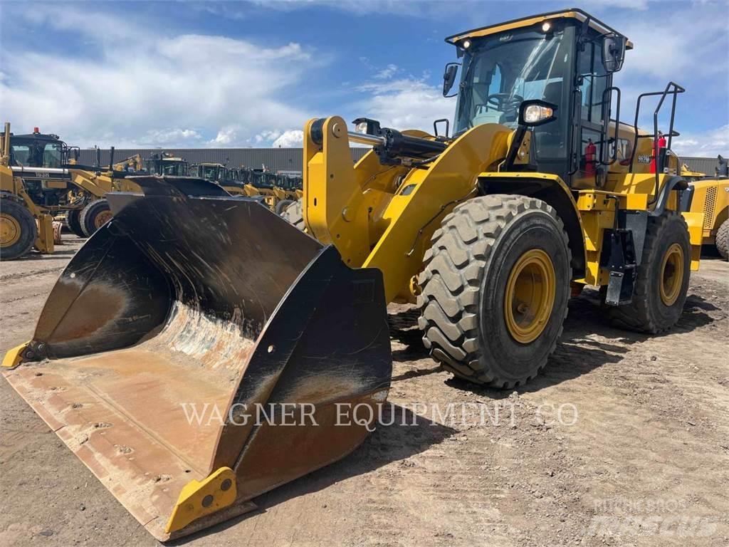 CAT 962M لوادر بعجل