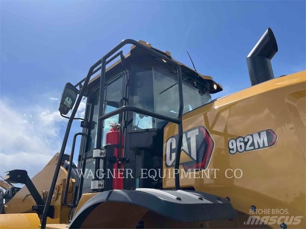 CAT 962M لوادر بعجل