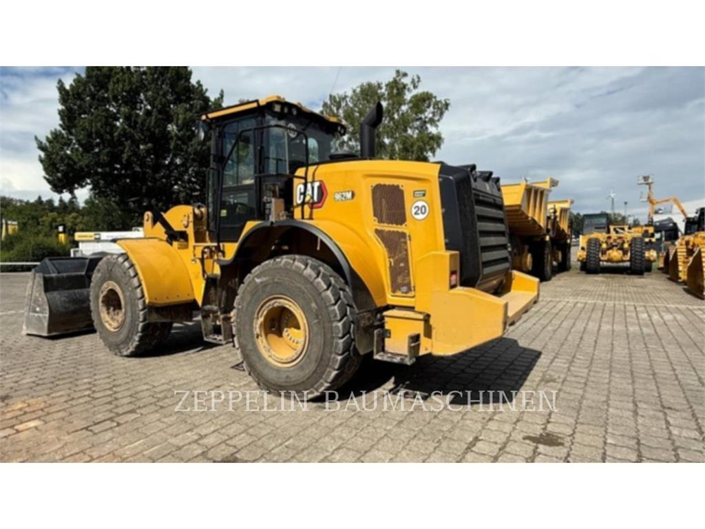 CAT 962M لوادر بعجل