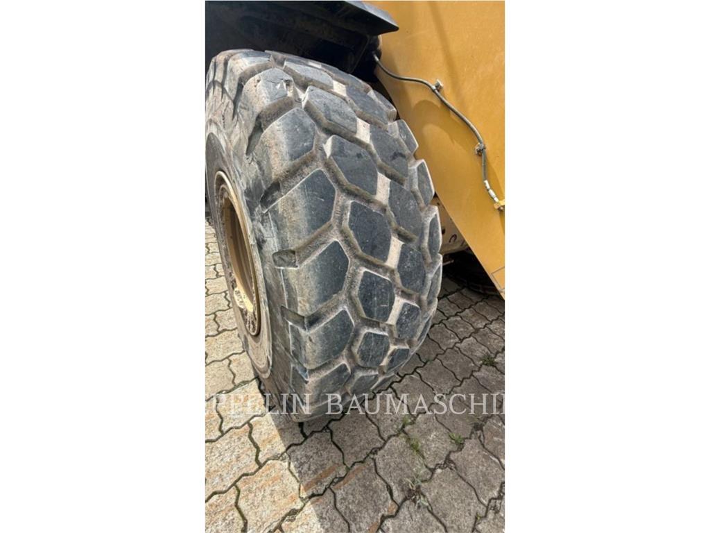 CAT 962M لوادر بعجل