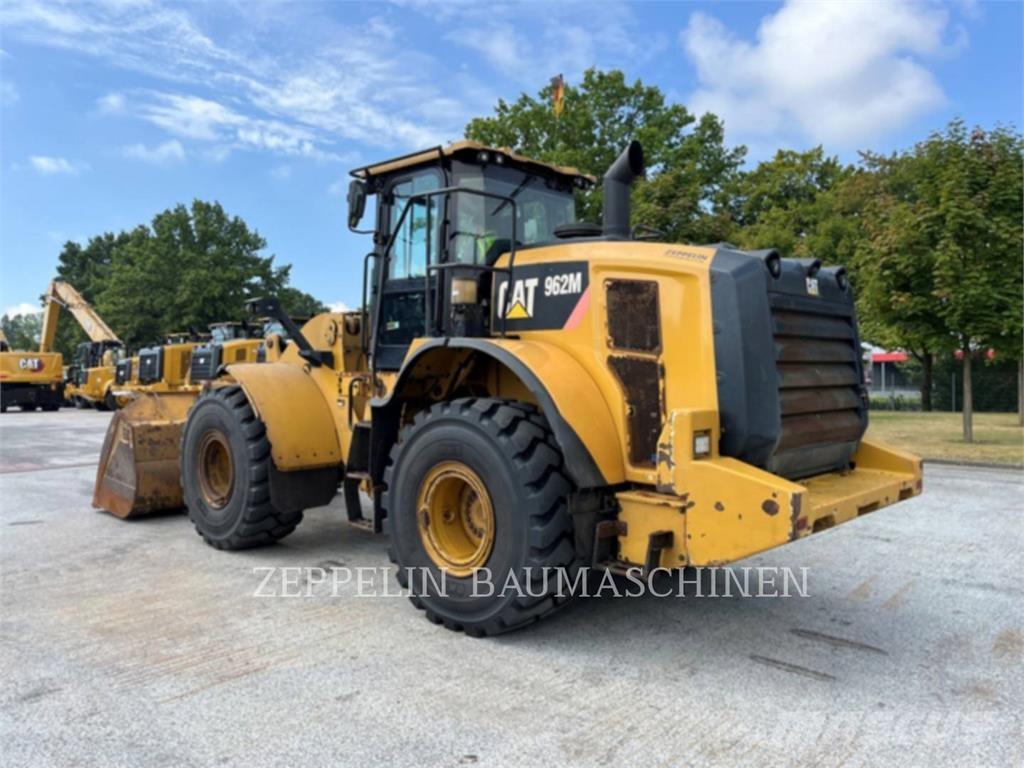 CAT 962M لوادر بعجل