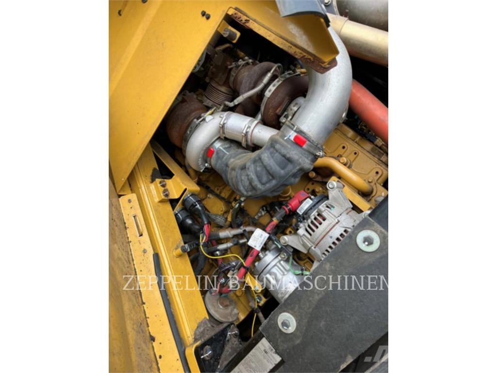 CAT 962M لوادر بعجل