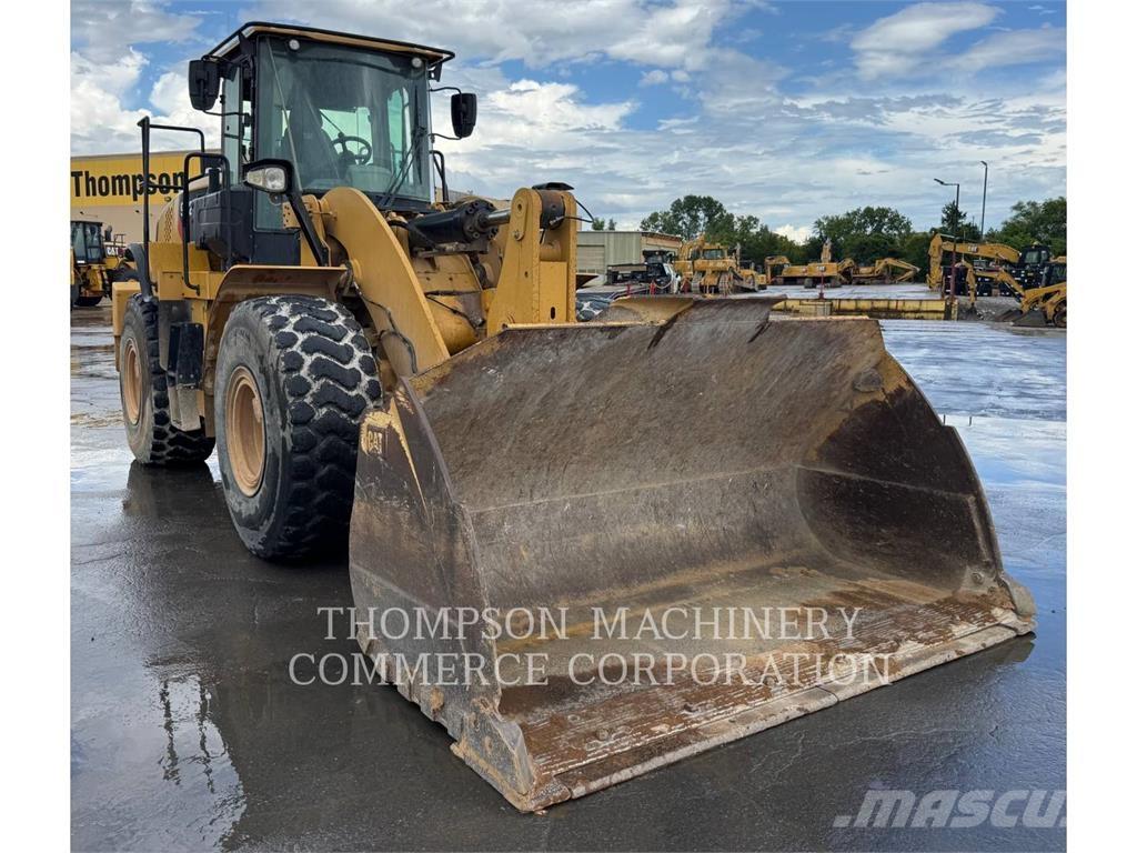 CAT 962M لوادر بعجل