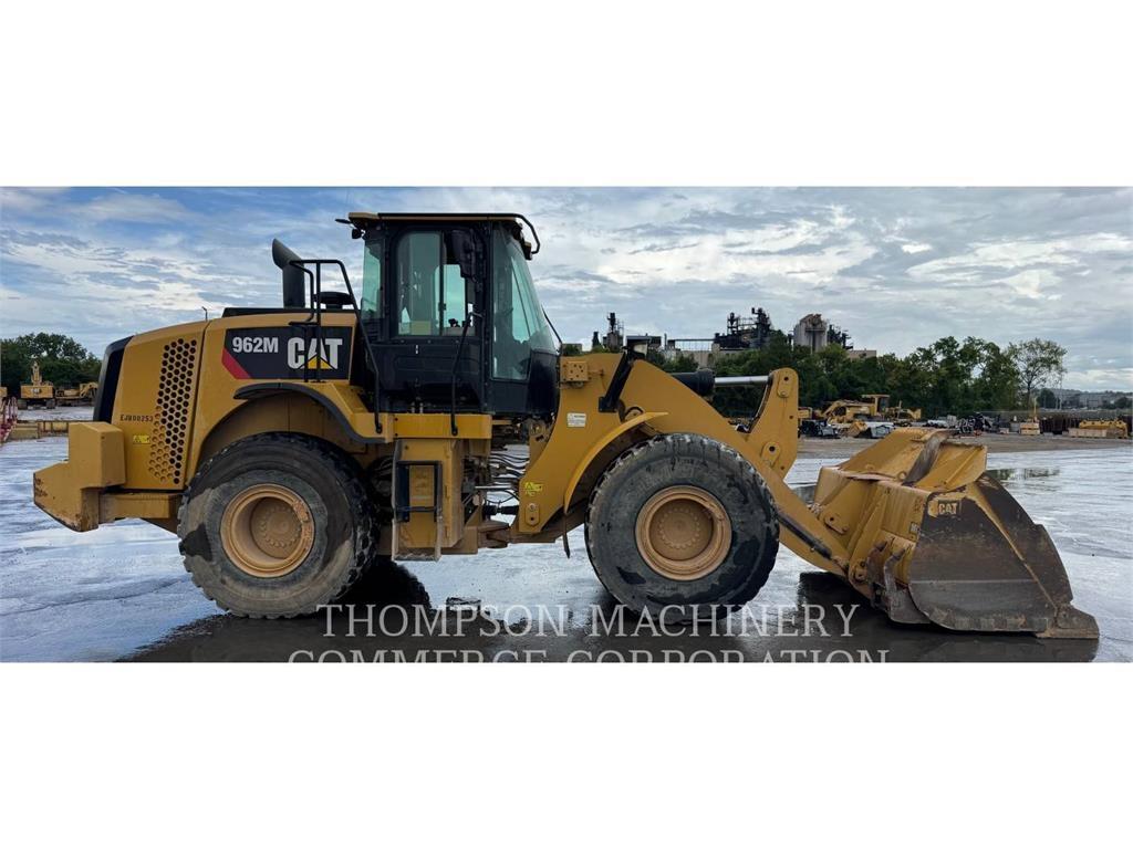 CAT 962M لوادر بعجل