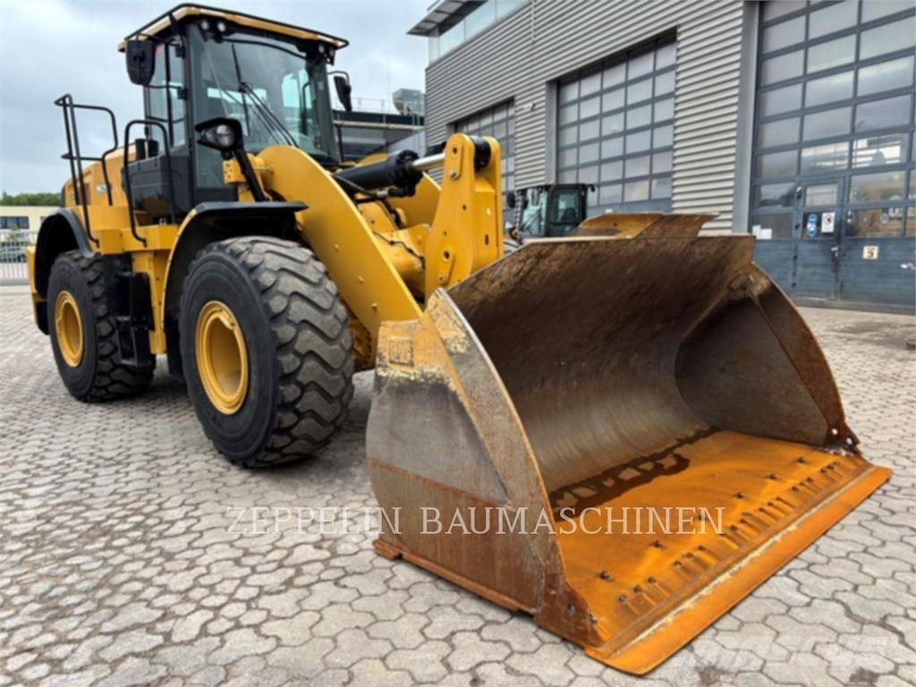 CAT 962M لوادر بعجل