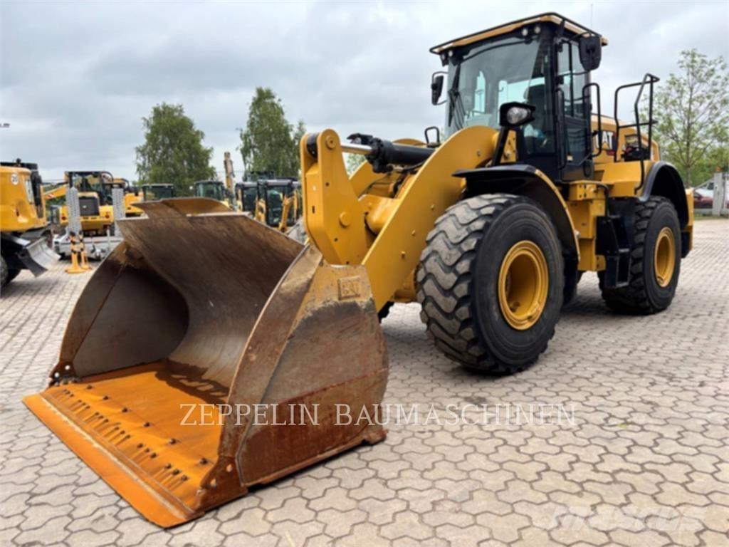 CAT 962M لوادر بعجل