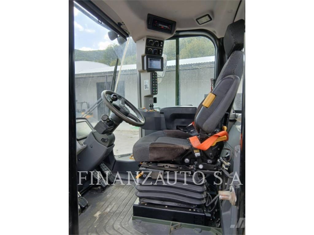 CAT 962M لوادر بعجل