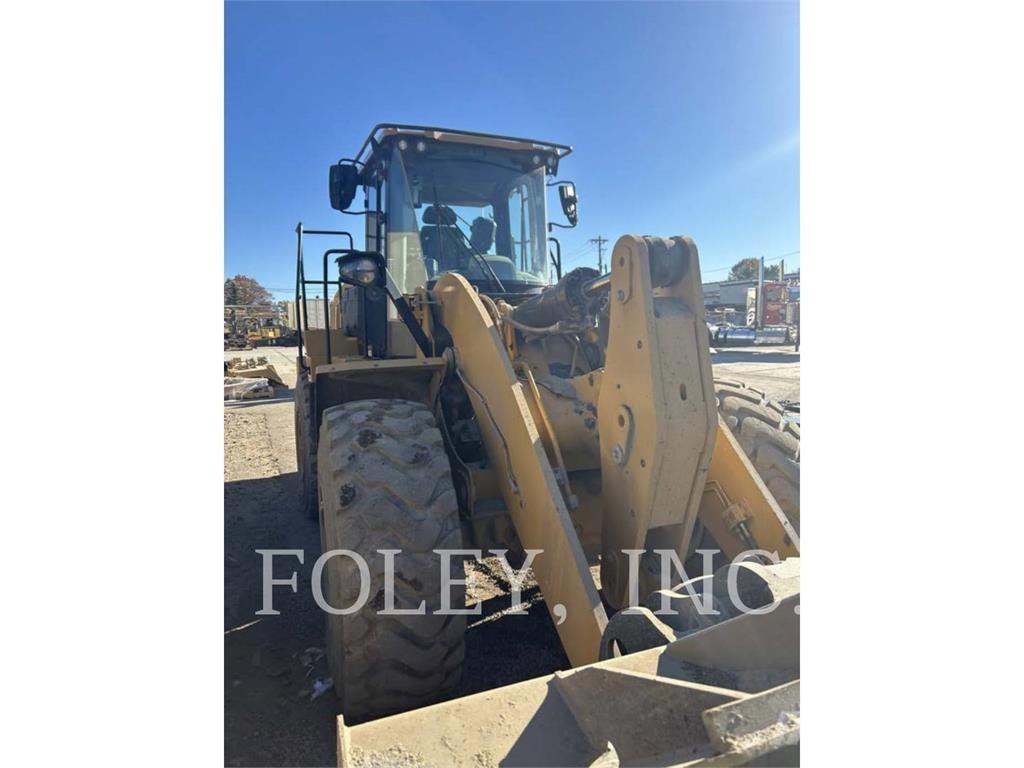 CAT 962M لوادر بعجل