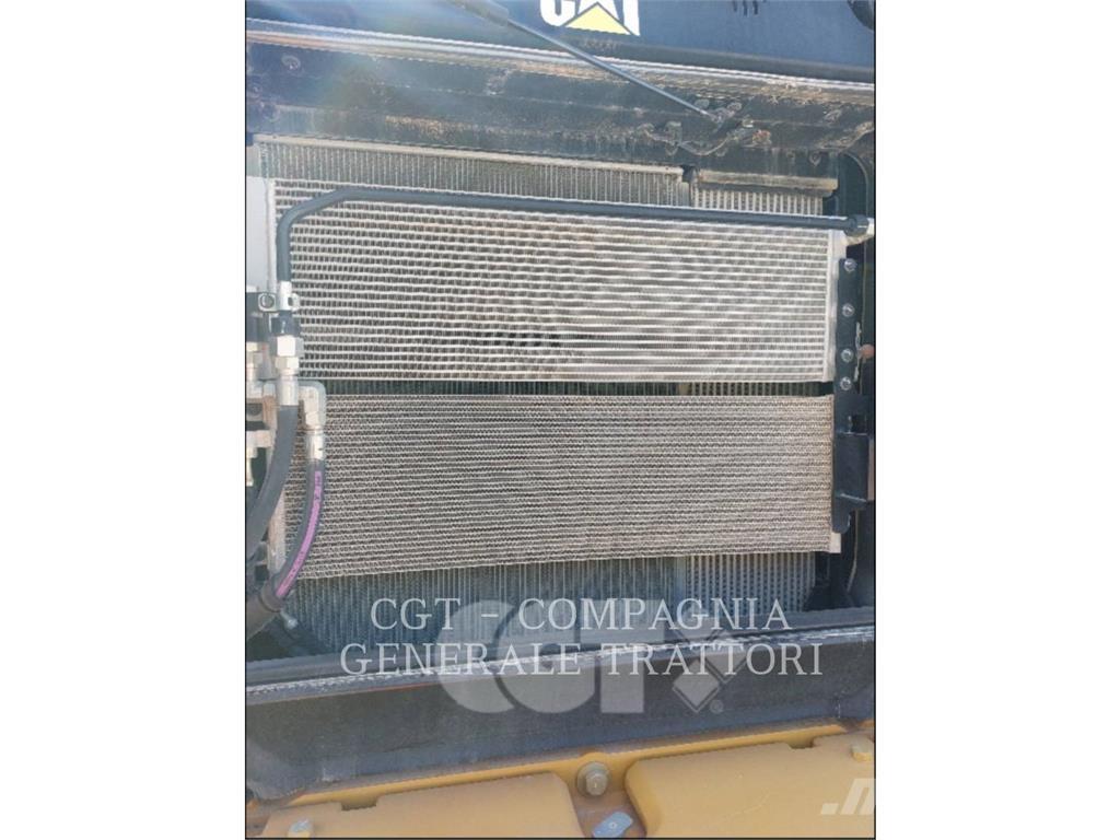 CAT 962M لوادر بعجل