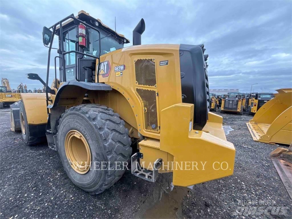 CAT 962M QC لوادر بعجل