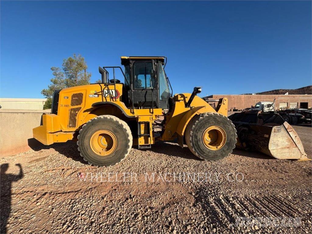CAT 962M QC لوادر بعجل
