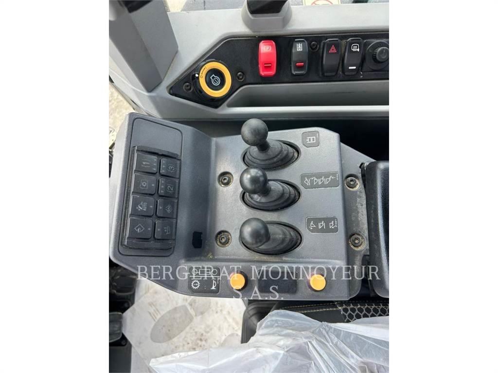 CAT 966 لوادر بعجل