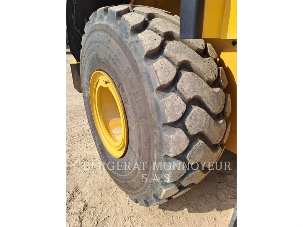 CAT 966 لوادر بعجل