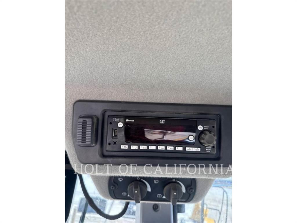 CAT 966 لوادر بعجل