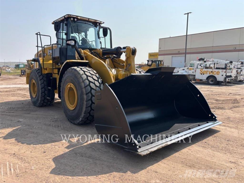 CAT 966 لوادر بعجل