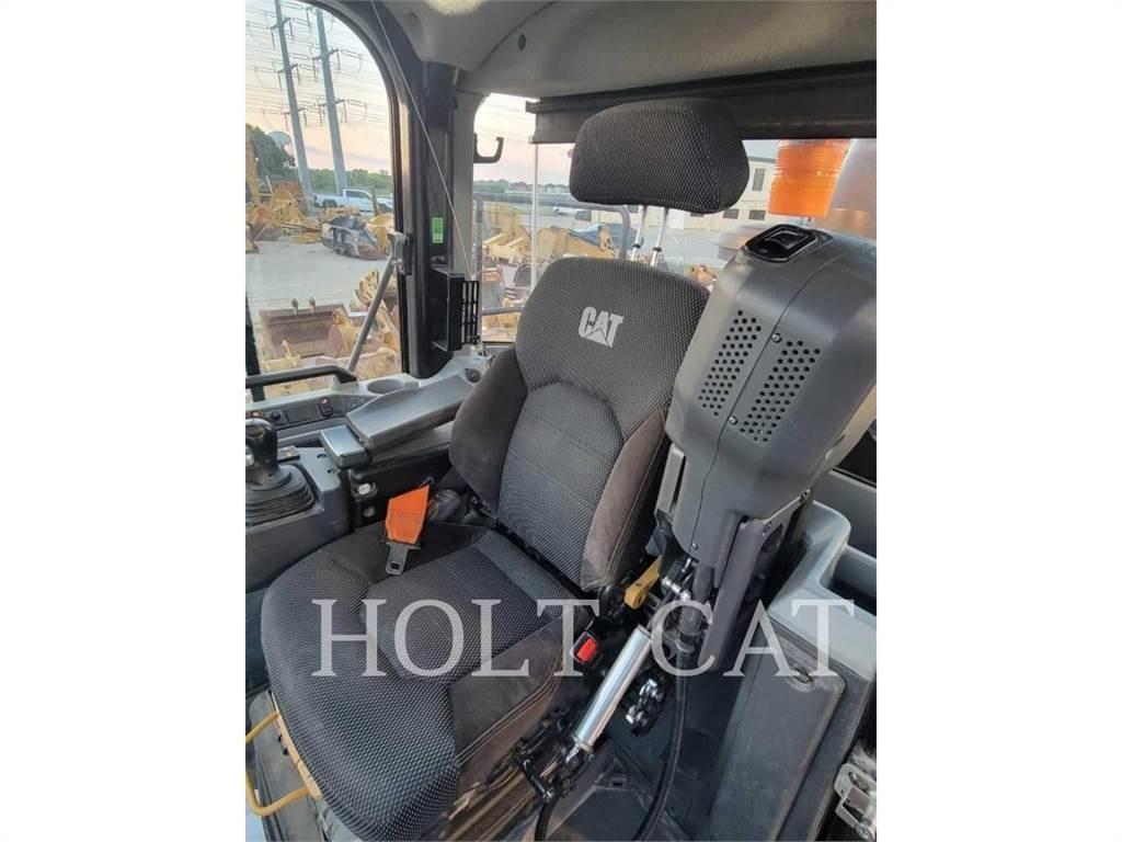 CAT 966 QC لوادر بعجل
