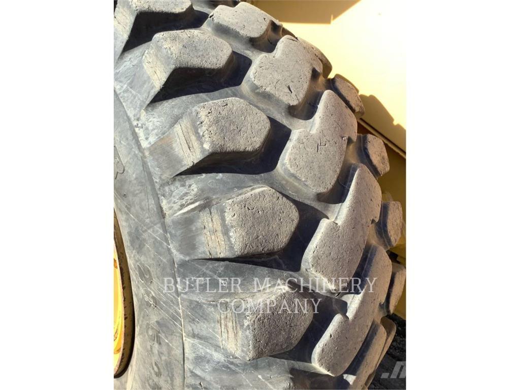 CAT 966G لوادر بعجل