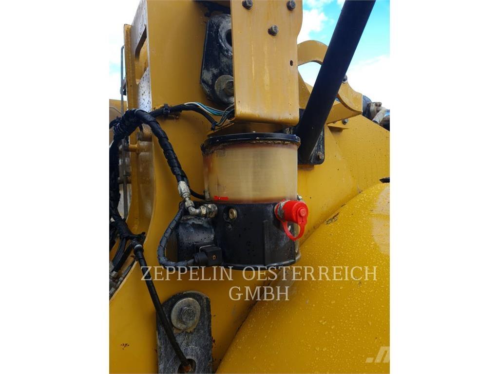 CAT 966K لوادر بعجل